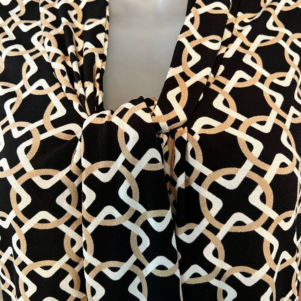 Banana Republic sleeveless drape front blouse, geometric pattern - Picture 5 of 7